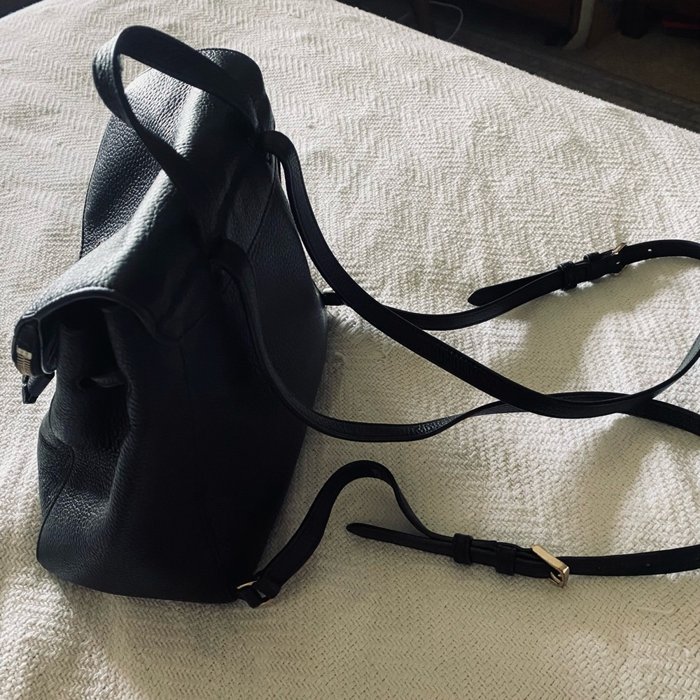 ♠️ Black Pebbled Leather Kate Spade Backpack with Gold Logo - Picture 6 of 13